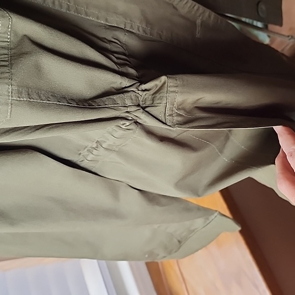 Army Green Light weight Jacket (Like New Condition) - Picture 7 of 12